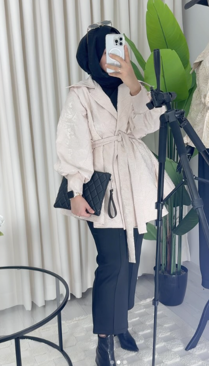 Kuşaklı Dokulu Krem Şık Ceket