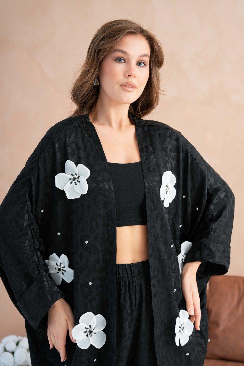 Beyaz Çiçek Aplikeli Siyah Saten Kimono Takım