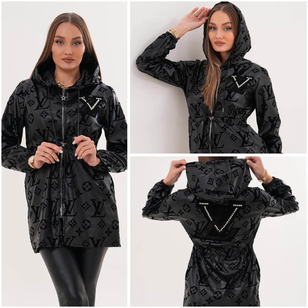 Taş Detaylı Kapüşonlu Fermuarlı Kadın Ceket