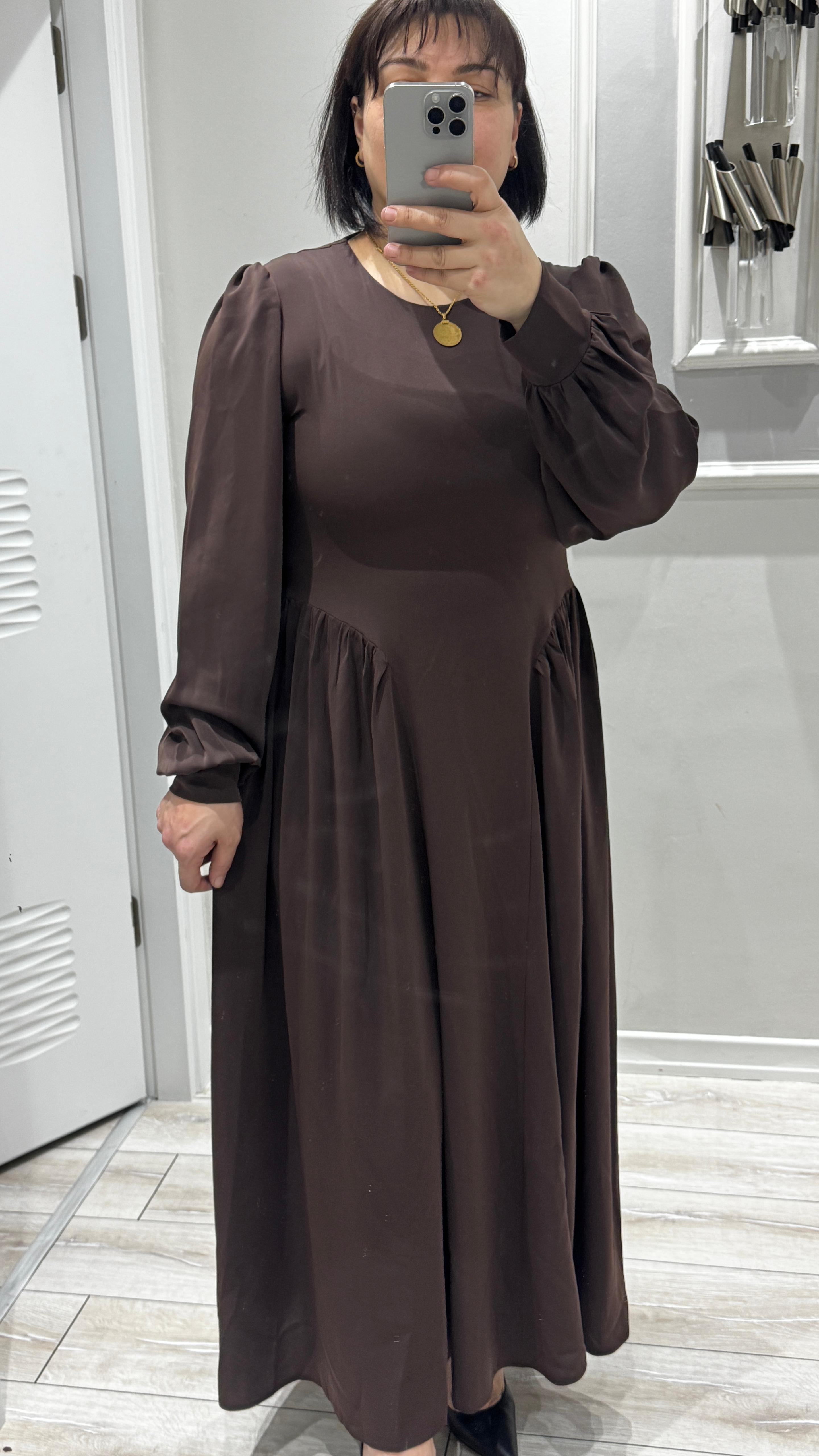 Bel Büzgü Detaylı Kahverengi Elbise